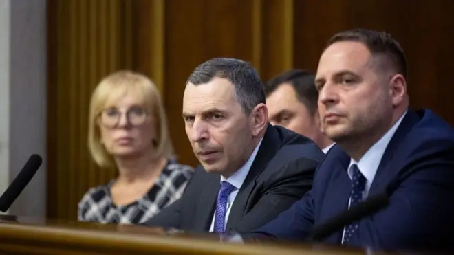 Сергей Шефир (в центре) знаком с Владимиром Зеленским еще с КВН-овских времен, с середины 1990-х