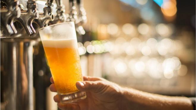 Copoapostas esportivas bilhetes prontoschopp sendo servido numa torneira