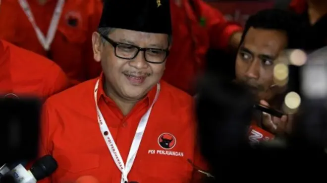 Sekjen Partai Demokrasi Indonesia Perjuangan (PDIP) Hasto Kristiyanto menjawab pertanyaan wartawan di sela Rapat Kerja Nasional (Rakernas) I PDIP di Jakarta, Jumat (10/1/2020). Hasto membantah isu dirinya dijemput tim KPK di Perguruan Tinggi Ilmu Kepolisian (PTIK) terkait kasus suap yang menjerat kader PDIP Harun Masiku dan Komisioner non aktif KPU Wahyu Setiawan.