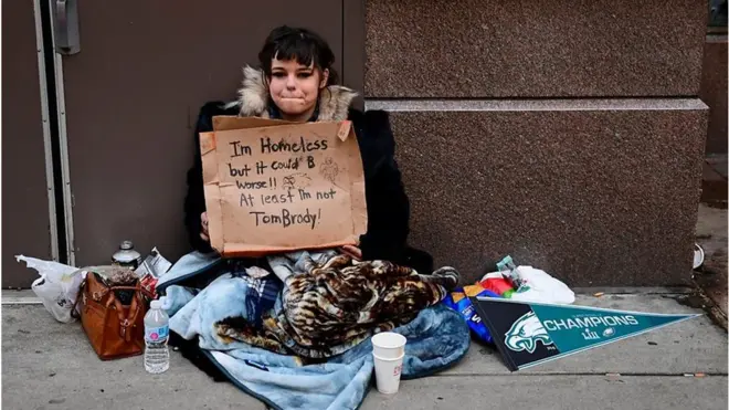 تسول المشردين .. يجذب المتعاطفين وينفر المشككين