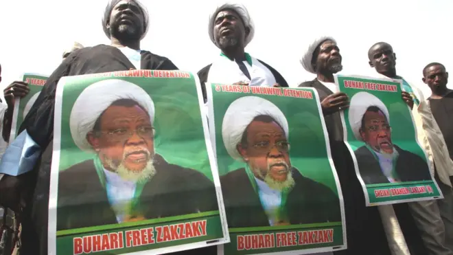 Supporters of Ibrahim El-Zakzaky carri placard