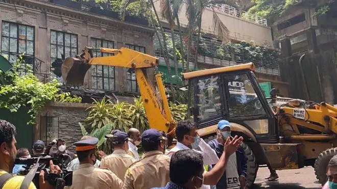 కంగన ఇల్లు కూల్చివేత