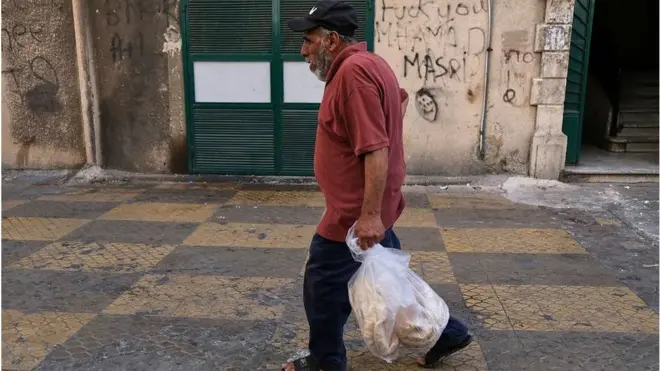 لماذا يتشاجر الناس على الخبز في لبنان؟