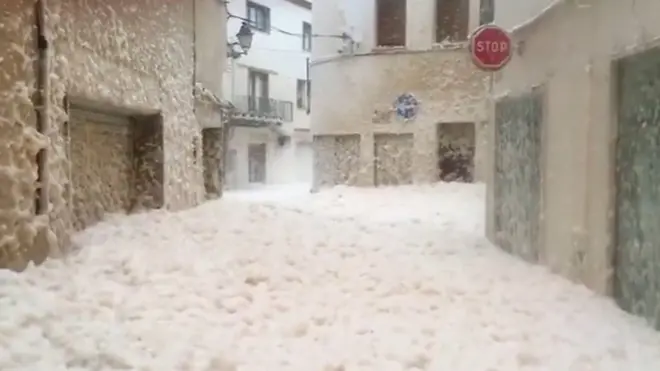 Морская пена на улицах Каталонии