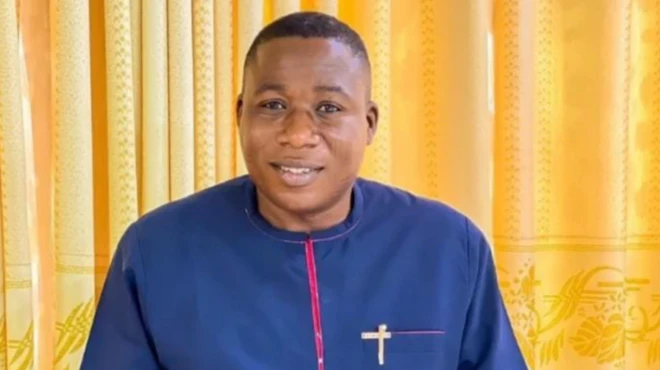 Sunday Adeyemo ti ọpọ mọ si Sunday Igboho wọ aṣọ buba olomi buluu