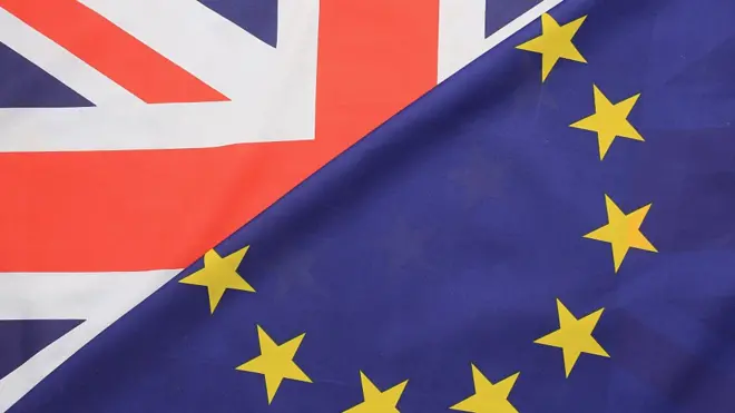 "Все достоверные исследования говорят о том, что торговля по базовым правилам ВТО приведет к серьезному ущербу для британской экономики и для экономик наших торговых партнеров", - предупреждают бизнес-федерации