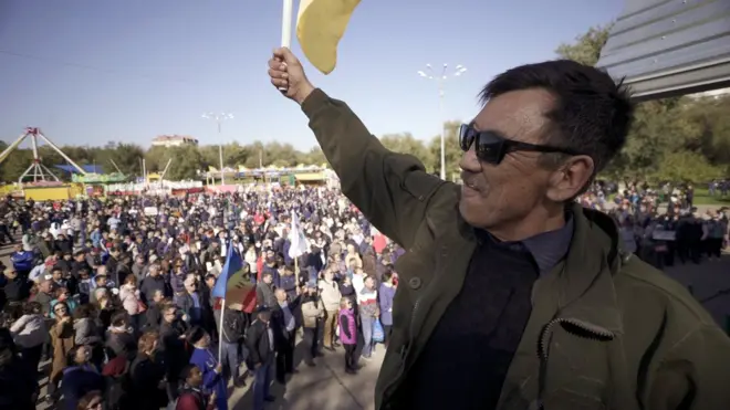 На митинг против назначения Дмитрия Трапезникова мэром Элисты вышло несколько тысяч человек