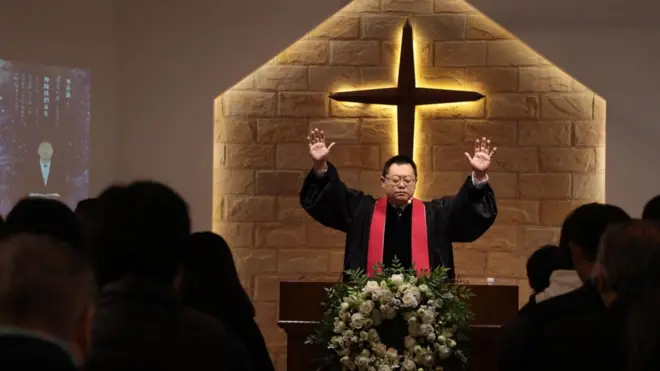 Пастор Ван жана анын жубайы 15 жылга абакка кесилиши мүмкүн. Аларга "мамлекеттин негизгин ыдыратууга чакырык кылган" деген берене менен айып тагылууда.