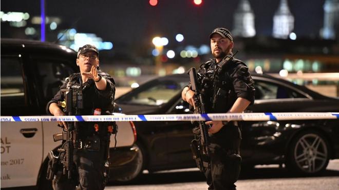 Бардак в Европе продолжается: В Лондоне автомобиль въехал в толпу у Мечети