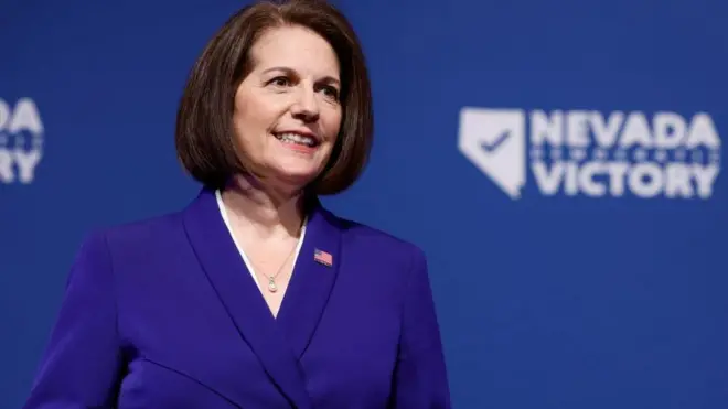 La demócrata Catherine Cortez Masto mantuvo su escaño en el Senado por el estadobaixar pixbet apkNevada al vencer al republicano Adam Laxalt.