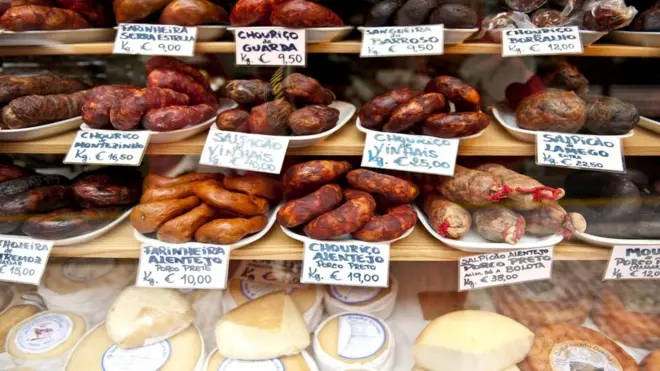 Колбаса - одно из главных блюд португальской кухни