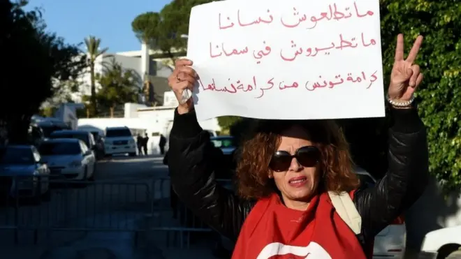 احتجاجات في تونس على قرار منع التونسيات من السفر على الخطوط الاماراتية