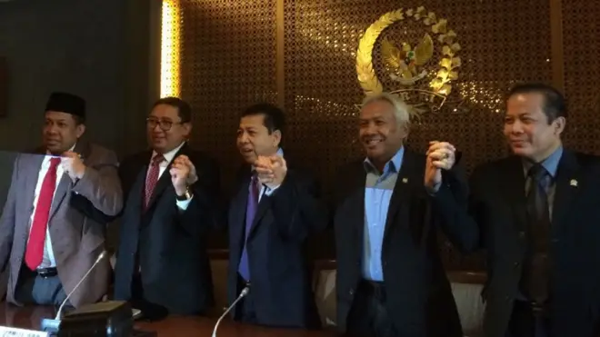 Setya Novanto bersama rekan-rekannya di DPR.