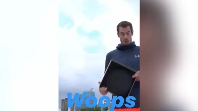 Момент, когда Энди Маррей выронил призовую тарелку.