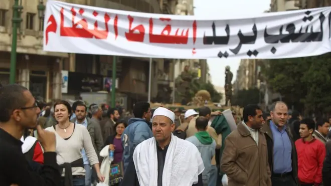 الوصفة البريطانية تنصح الأنظمة بالإنصات إلى الناس قبل أن تواجه انتفاضات شعبية تجبرها على الرحيل.