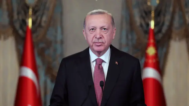 Cumhurbaşkanı Recep Tayyip Erdoğan, Dolmabahçe Ofisi'nden canlı bağlantı ile Malatya Çevre Yolu 1. Kısım Açılış Töreni'nde konuştu. Erdoğan, "Fiyatlar konusunda vicdansızlık yaparak milletin aşına, ekmeğine, geçimine göz dikenlere acımayacağız" dedi