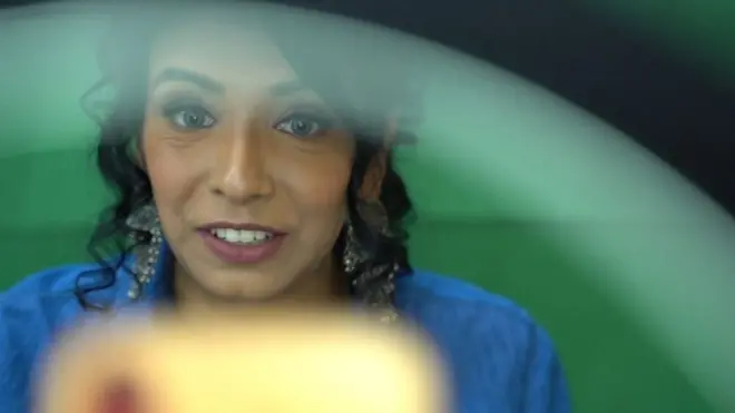 یہ خاتون ٹک ٹاک پر انگریزی کیسے سکھاتی ہیں؟