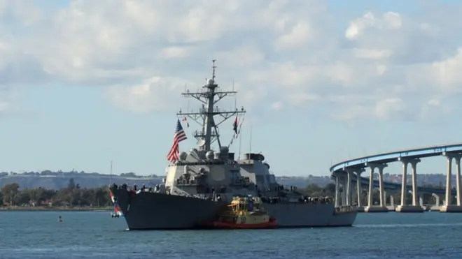 Tàu USS Benfold của Hải quân Hoa Kỳ trong một lần neo đậu tại Căn cứ Hải quân San Diego, California