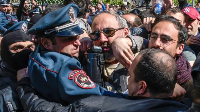 Массовые акции протеста в Ереване продолжаются с 13 апреля