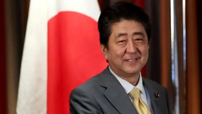 Ông Abe mất đi sự ủng hộ vào đầu năm nay vì những cáo buộc đưa người thân quen vào vào chính phủ.