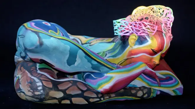 Karya Vilija, pelukis tubuh asal Swedia, dipamerkan.