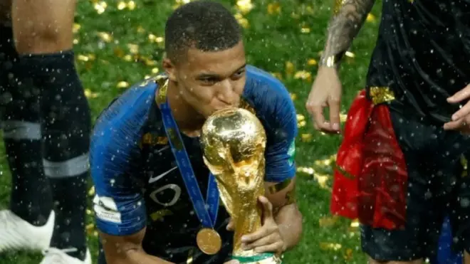 Kylian Mbappé élu joueur français de l'année par France Football