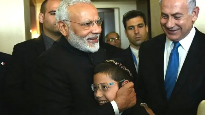 मोदी, मोशे के साथ