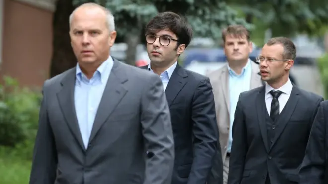 Шуфричі - Нестор-старший крайній лівроч і Несторо-молодший другий зліва - перед судом