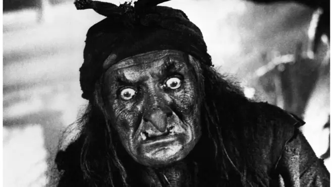 Над советской Бабой Ягой (ее сыграл Георгий Милляр) уже более полувека смеются чешские и словацкие дети