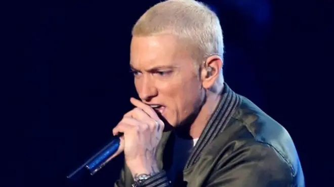 Msanii wa Rap Eminem amejibu ukosoaji wa hivi karibuni wa wimbo wake wa Unaaccomodating ambapo imagusia shambulio la bomu la Manchester