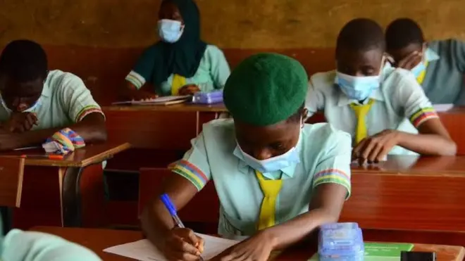 Ọ̀pọ̀ àwọn ilé ẹ̀kọ́ ló ni nítórí ààrùn coronavirus ni àwọn ṣe gbe ìlẹ̀kùn tì.