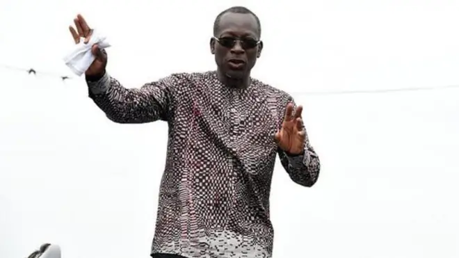 Les administrations, les entreprises publiques ou privées, les établissements publics, les organismes publics ou privés sont invités à avoir recours aux caméras de surveillance, dans les conditions réglementaires.