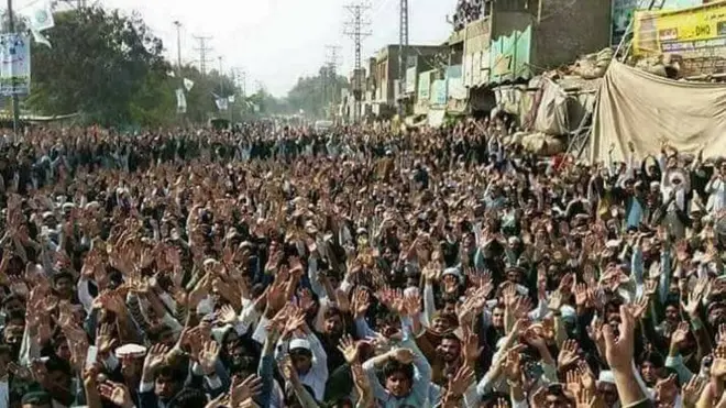 څو ورځې کېږي چې پښتانه اسلام اباد کې مظاهرې کوي.