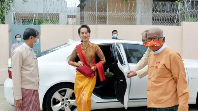 ရွေးကောက်ပွဲမှာလွှတ်တော်နေရာအများစုအနိုင်ရခဲ့တဲ့ အန်အယ်လ်ဒီပါတီဟာ အစိုးရသစ်ကို ပြည်သူတွေရဲ့အသံကိုနားထောင်ပြီး စွမ်းဆောင်ရည်ထက်မြက်တဲ့ဝန်ကြီးတွေကို ရွေးချယ်သွားမယ်လို့ ပြောကြားထား