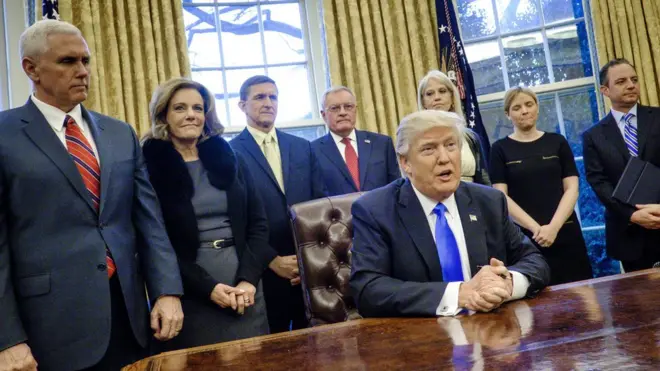 Дональд Трамп после подписания указов