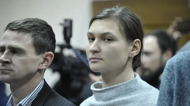 Яна Дугарь у залі суду