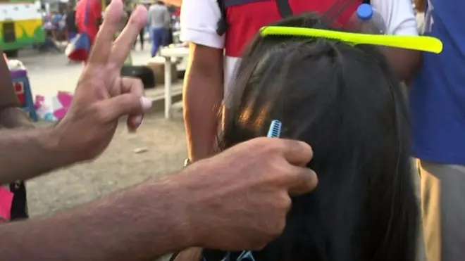 فنزويليات هاربات يقدمن على بيع شعرهن بسبب الفقر المدقع والحاجة إلى تحسين ظروف معيشتهن