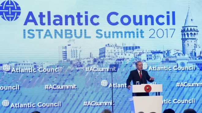 أردوغان يلقي كلمة بمناسبة انعقاد مجلس الأطلسي الأمريكي في مدينة إسطنبول