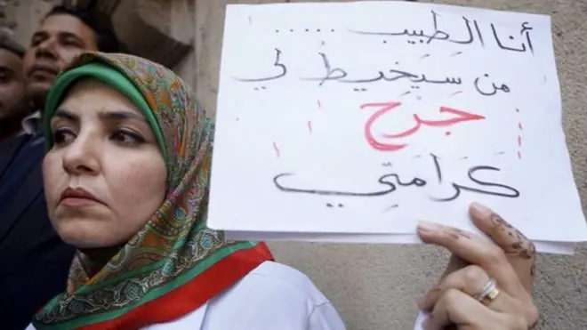 غرفة أخبار كورونا: عشر سنوات في السجن .. عقوبة الاعتداء على الأطباء في الجزائر