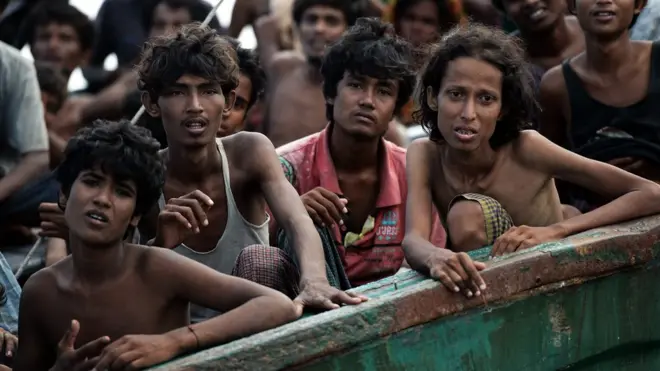 Banyak pendatang asal Myanmar dan Bangladesh yang ditinggal begitu saja di laut oleh para penyelundup.