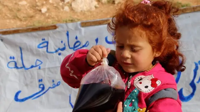 تيماء أصغر بائعة مشروبات رمضانية في إدلب