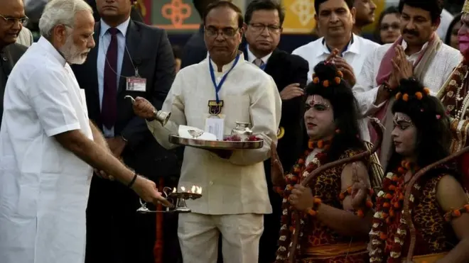 नरेंद्र मोदी