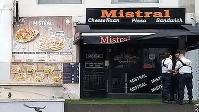 Pelayan berusia 28 tahun itu tewas di tempat kejadian.