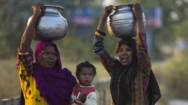 پاکستان کی خواتین ترقی کے اہداف سے محروم: اقوامِ متحدہ - BBC News اردو