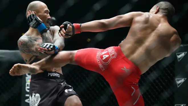 Dos peleadores del One Championship.