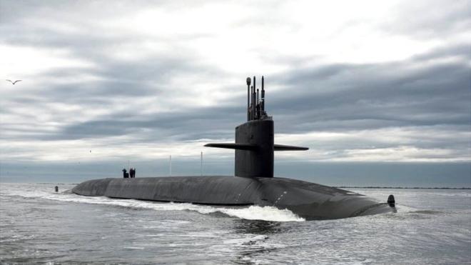 El submarino nuclear USS Tennessee volviendo a la base de Kings Bay, Georgia, en 2013.