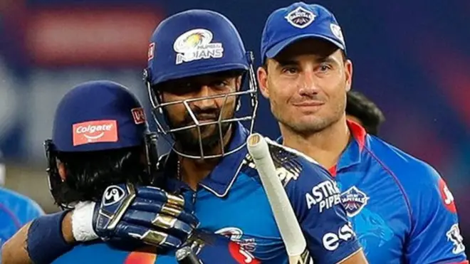 मुंबई की टीम