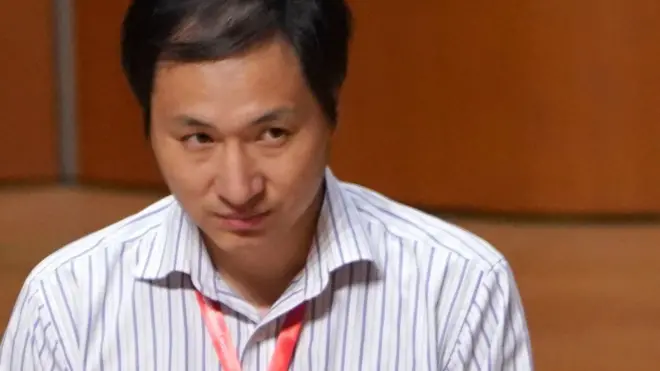 賀建奎在香港大學出席國際論壇(中新社圖片28/11/2018)