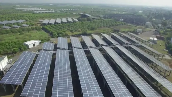 Поля солнечных батарей на Тайване