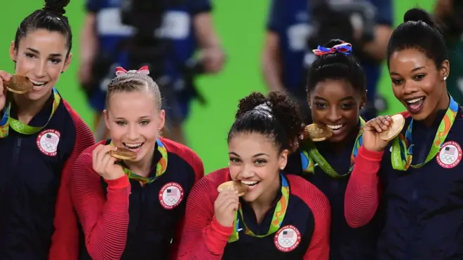 El equipo de Gimnasia de EE.UU. dominó en Río de Janeiro, logrando el oro.